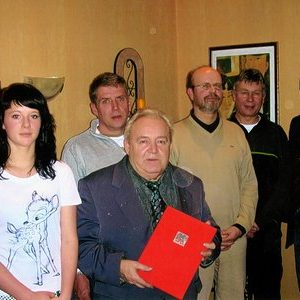 Der SPD verbunden: Die neuen Mitglieder Claudius und Johanna Bambeck, Martin Möller, Jubilar Herbert Fuchs, Anton Voß, Helmut Reinhard und Heinz Kirse (v.l.).